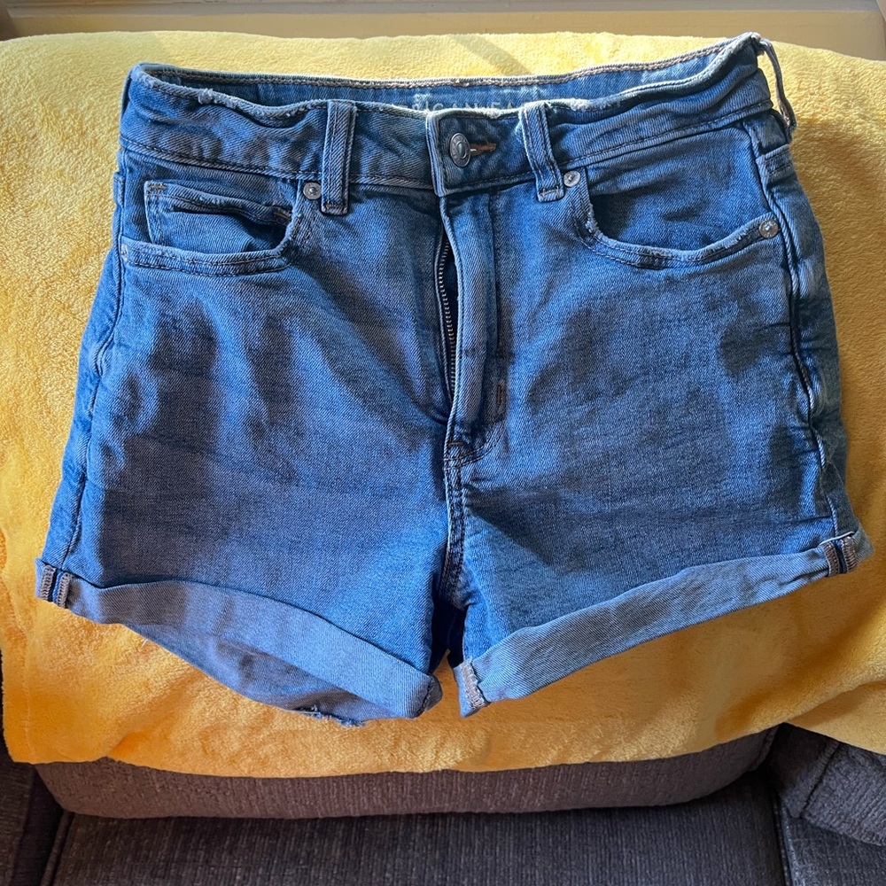 American Eagle Shorts. Size 4. Stretch. Super cute and comfortable.